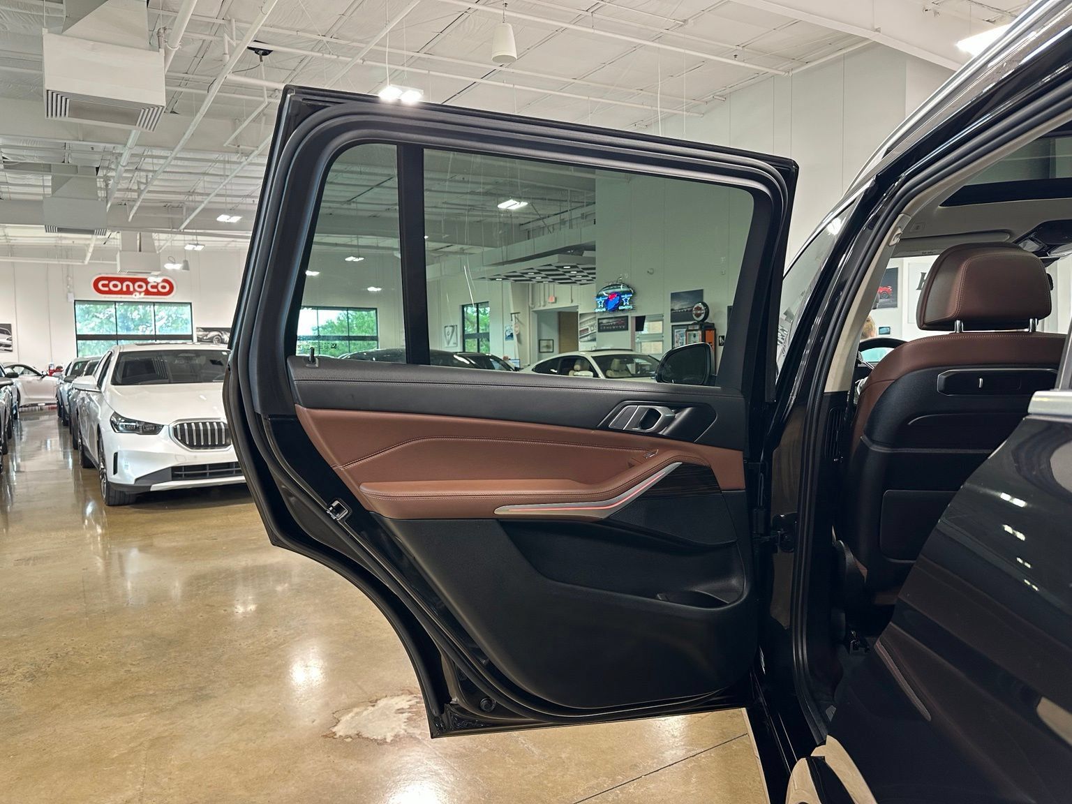 Used 2023 BMW X7 xDrive40i AWD/4WD image 37