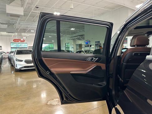 Used 2023 BMW X7 xDrive40i AWD/4WD image 37