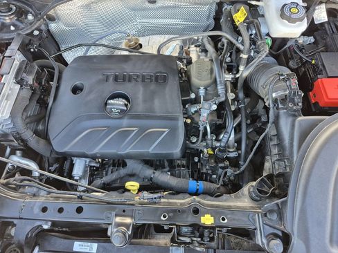 Used 2024 Buick Encore GX Sport Touring w/ Experience Buick Package image 16