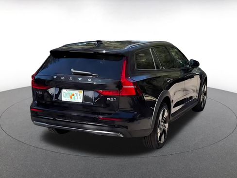 Used 2025 Volvo V60 B5 Cross Country Plus image 20
