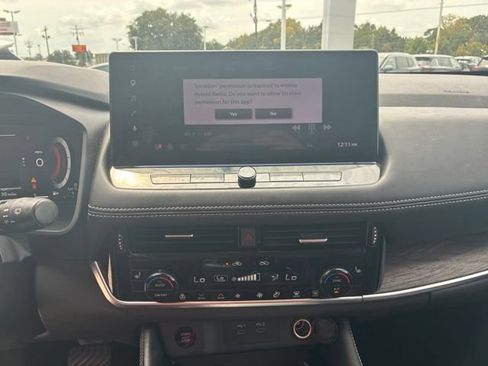 Used 2024 Nissan Rogue Platinum w/ Platinum Premium Package FWD image 25