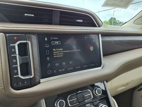 Used 2023 GMC Yukon Denali RWD image 31