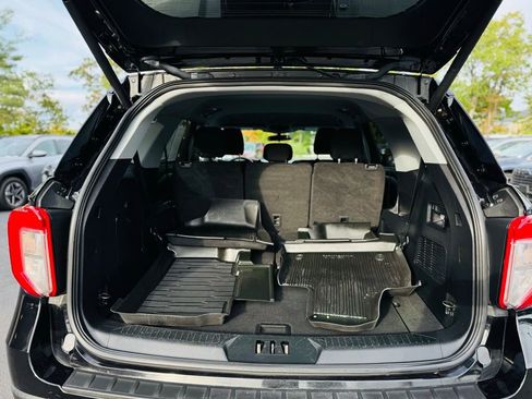 Used 2022 Ford Explorer XLT image 6