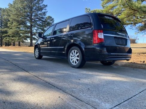 Used 2012 Chrysler Town & Country Touring-L w/ Entertainment Group #2 image 6