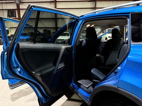 Used 2016 Toyota RAV4 LE FWD image 16