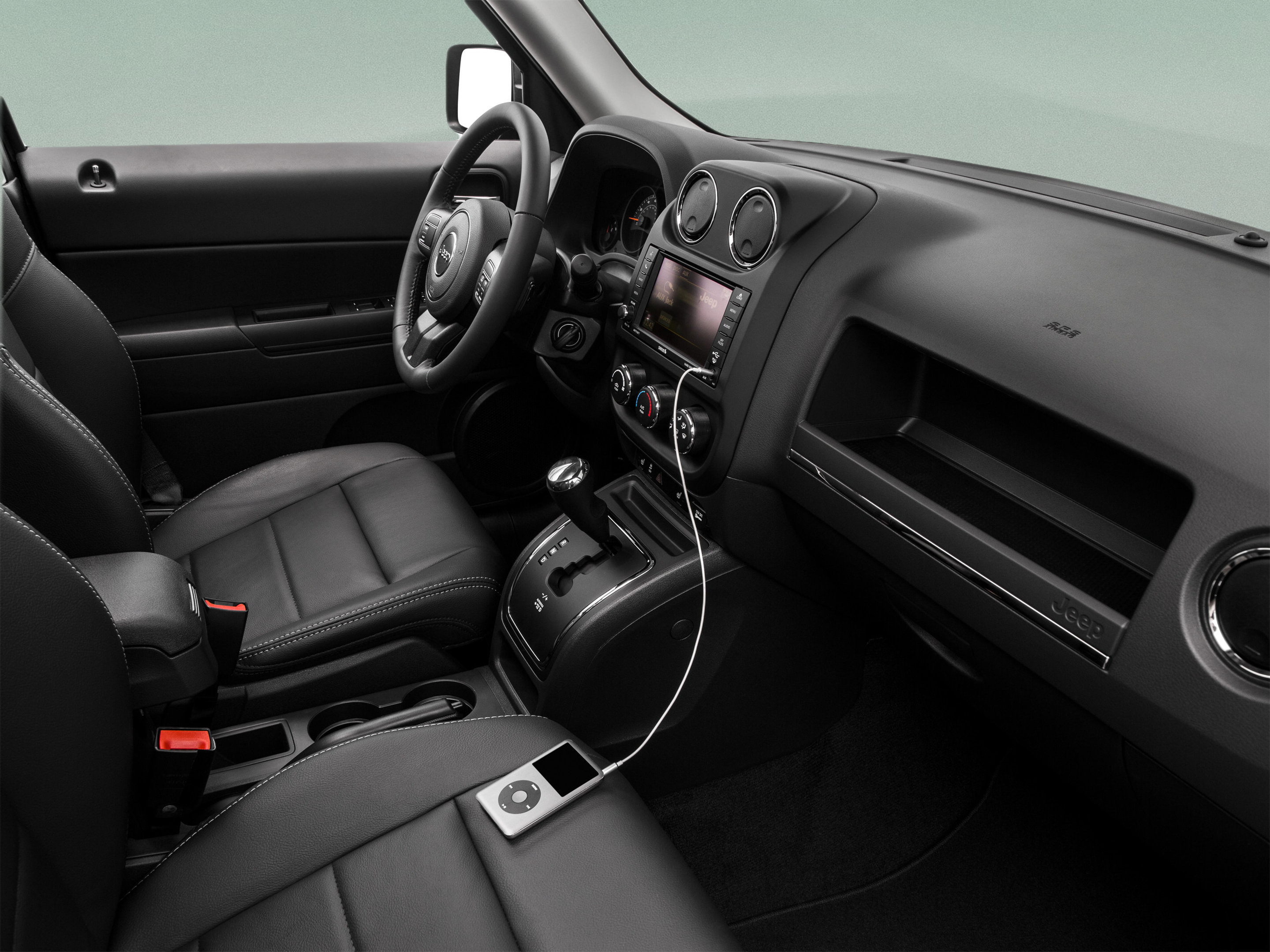 Used 2016 Jeep Patriot Latitude w/ Sun/Sound Group FWD image 40