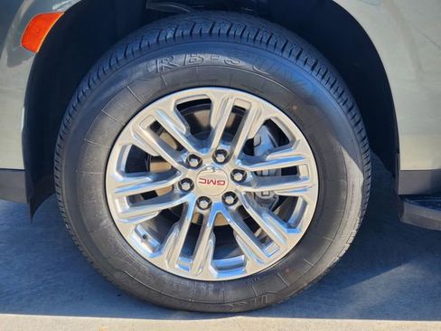 Used 2024 GMC Yukon SLT image 10