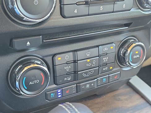 Used 2018 Ford F150 Lariat image 19