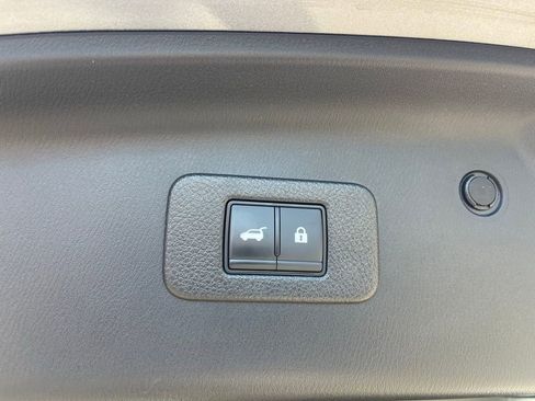 Used 2024 Nissan Armada Platinum image 33