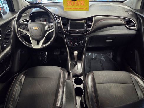 Used 2018 Chevrolet Trax LT w/ Sun & Sound Package image 47