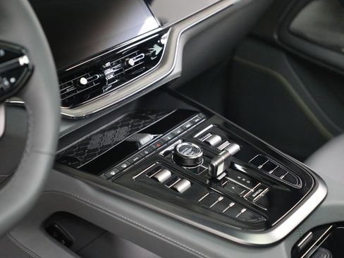 Used 2025 Aston Martin DBX 707 image 17