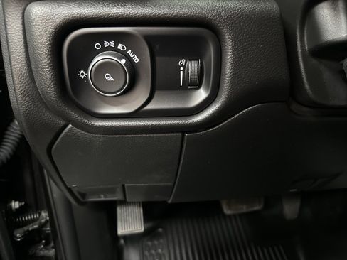 Used 2024 RAM 2500 Tradesman w/ Chrome Appearance Group image 30