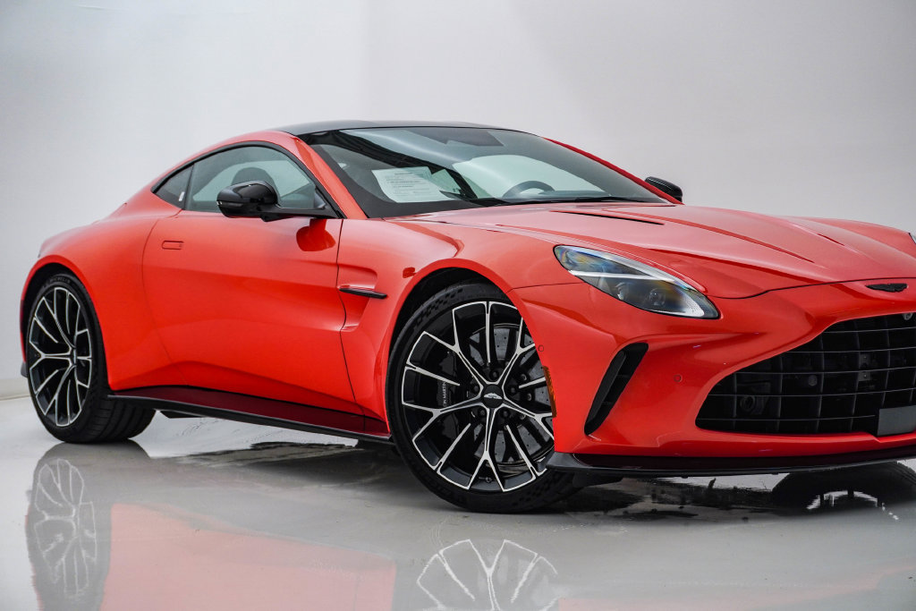 Used 2026 Aston Martin V8 Vantage Roadster RWD image 2