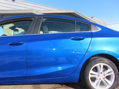 Used 2017 Chevrolet Cruze LT FWD image 27