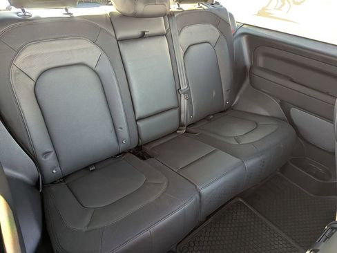 Used 2024 Land Rover Defender 90 X-Dynamic SE image 33