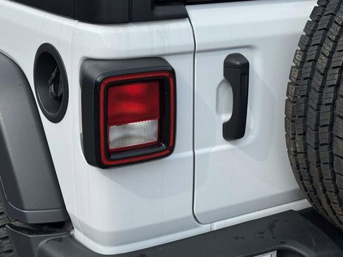 Used 2024 Jeep Wrangler Sport S image 9