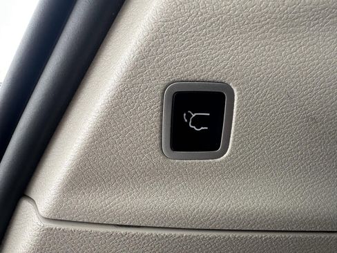 Used 2024 Chrysler Pacifica Select image 53