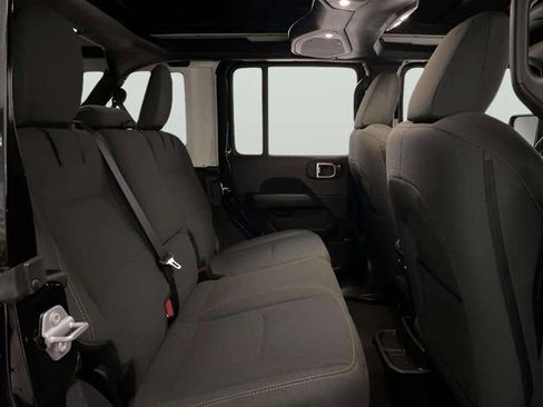 Used 2025 Jeep Wrangler Unlimited Sahara w/ Safety Group AWD/4WD image 20