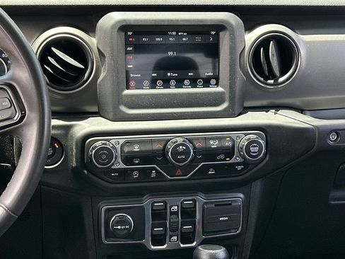 Used 2023 Jeep Gladiator Sport AWD/4WD image 16