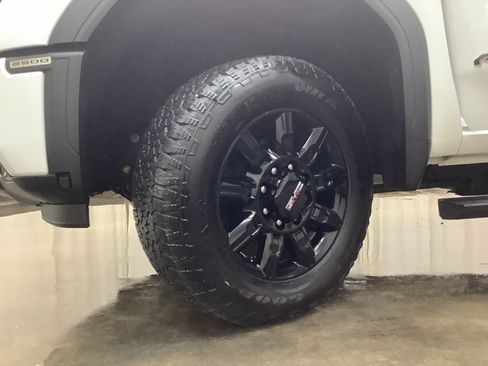 Used 2024 GMC Sierra 2500 AT4 w/ Technology Package AWD/4WD image 26