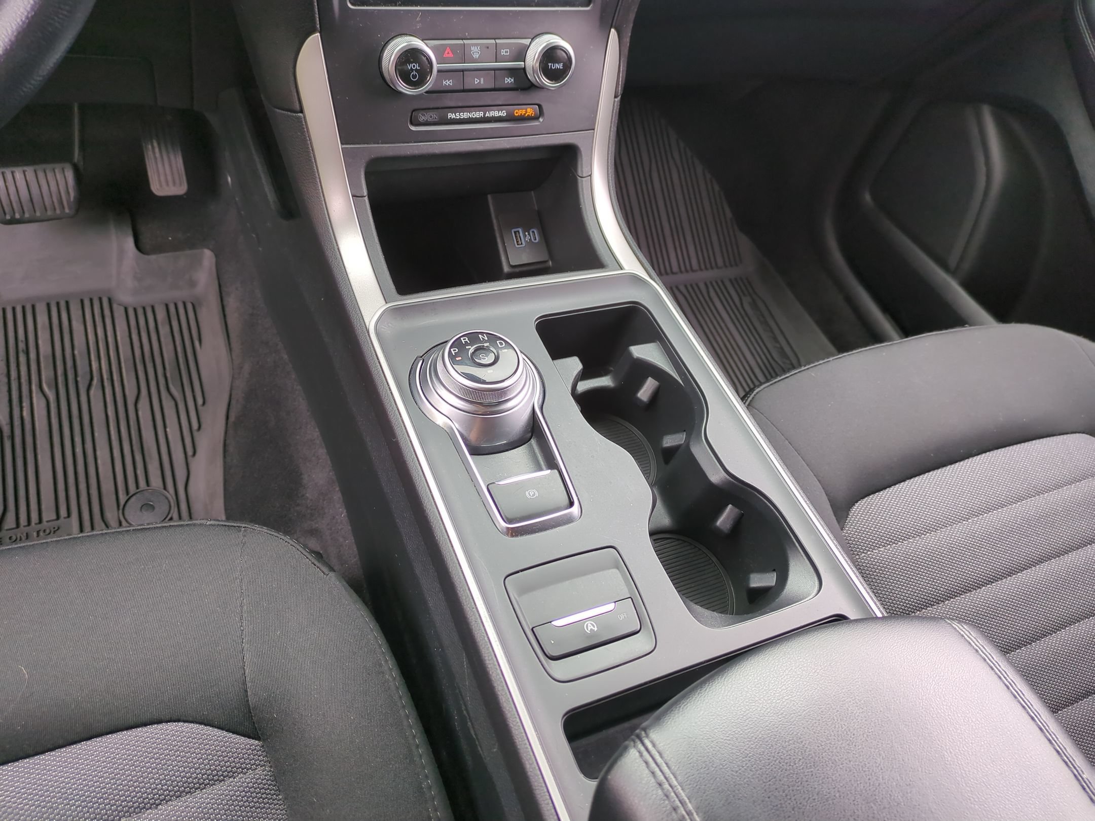 Used 2024 Ford Edge SE w/ Black Appearance Package AWD/4WD image 17