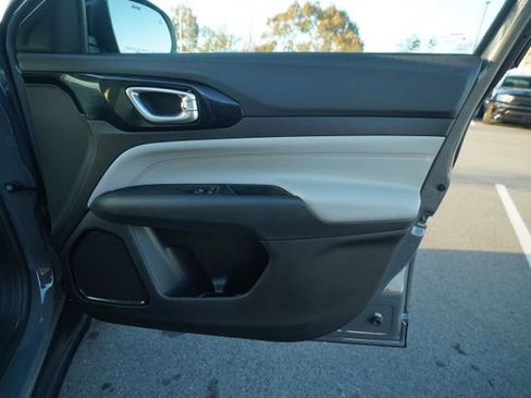 Used 2022 Jeep Compass Limited image 21