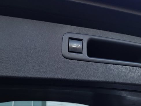 Certified 2023 Toyota Highlander XLE image 28