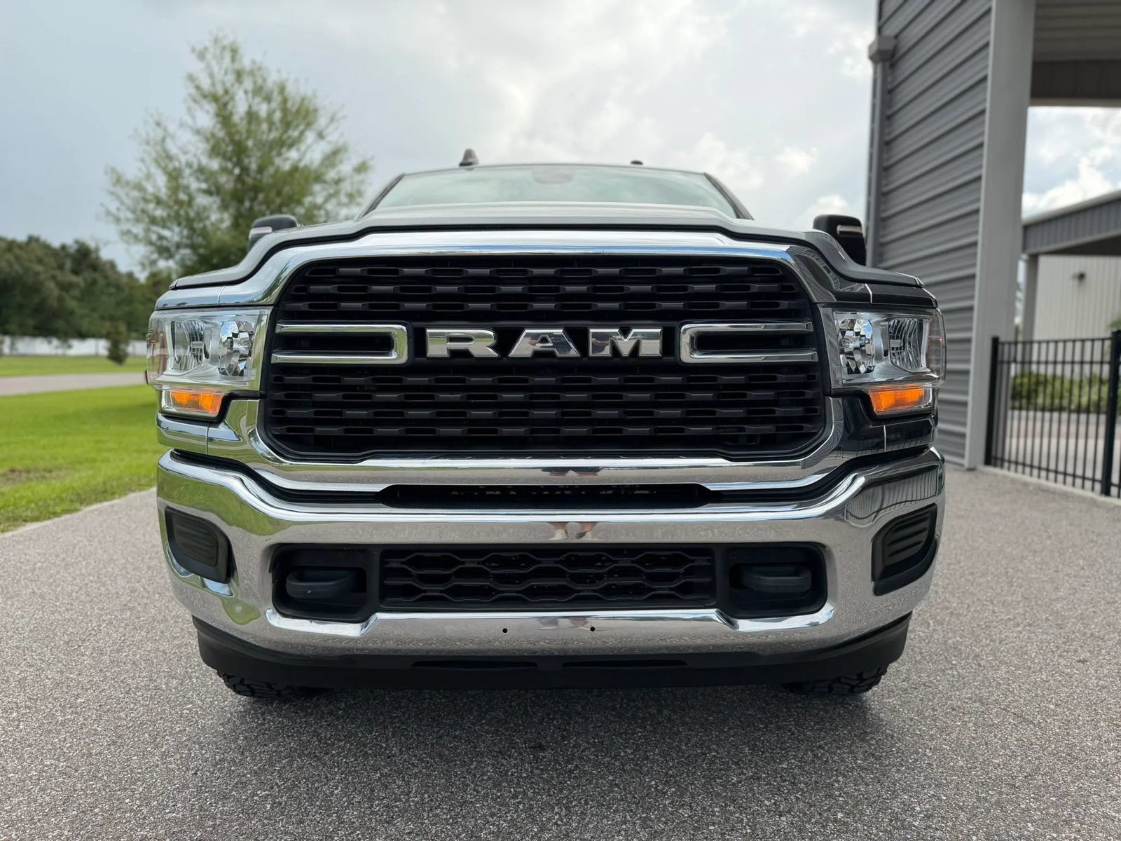 Used 2024 RAM 2500 Big Horn AWD/4WD image 3