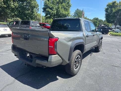 Used 2024 Toyota Tacoma TRD Off-Road AWD/4WD image 4