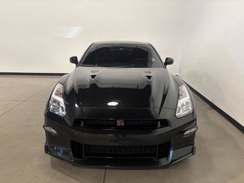 Used 2024 Nissan GT-R Premium w/ Premium Interior Package AWD/4WD image 9