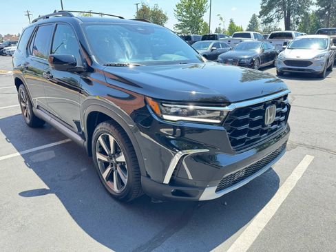 Used 2023 Honda Pilot Touring image 7