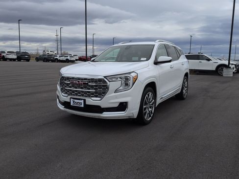 Used 2024 GMC Terrain Denali AWD/4WD image 3
