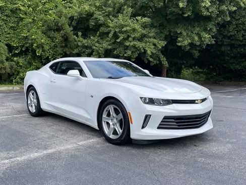 Used 2018 Chevrolet Camaro LT RWD image 2