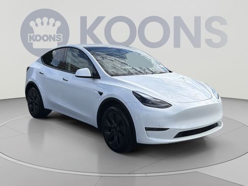 Used 2025 Tesla Model Y Long Range AWD/4WD image 10