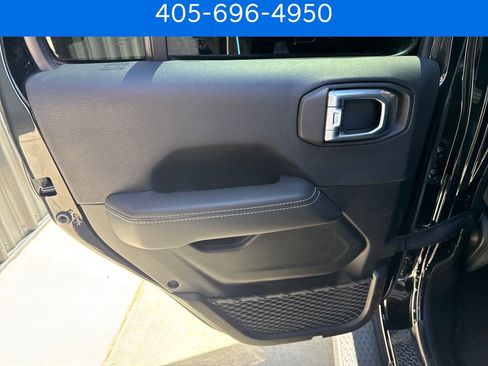 Used 2022 Jeep Gladiator Overland w/ Popular Equipment Package AWD/4WD image 22