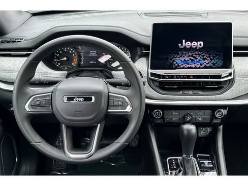 Used 2024 Jeep Compass Latitude image 16