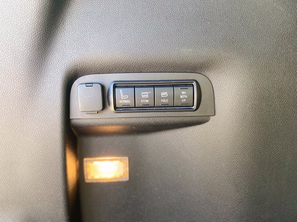 Used 2017 Ford Explorer Limited w/ Class II Trailer Tow Package FWD image 31