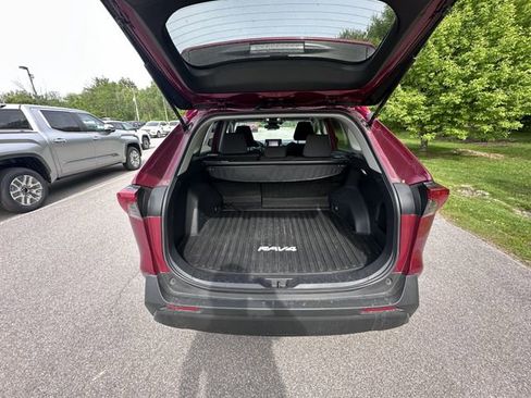 Used 2022 Toyota RAV4 XLE w/ XLE Grade Weather Package AWD/4WD image 10