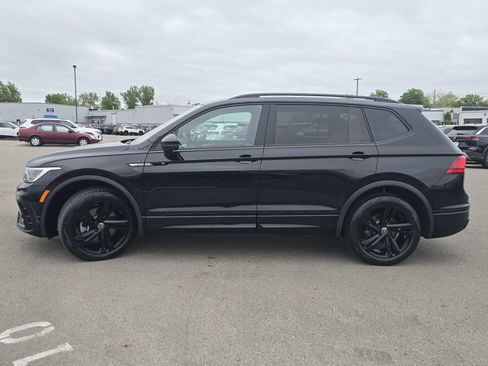 Certified 2023 Volkswagen Tiguan SE R-Line AWD/4WD image 4