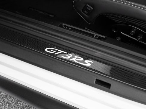 Used 2019 Porsche 911 GT3 RS RWD image 15