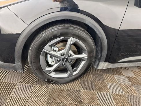 Used 2025 Kia K4 LXS image 32