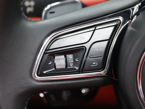 Used 2022 Bentley Bentayga AWD/4WD image 28