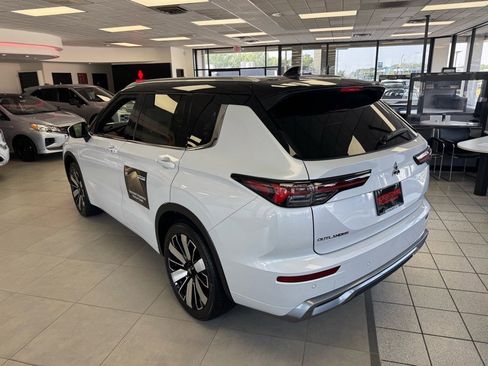 New 2025 Mitsubishi Outlander SEL image 3