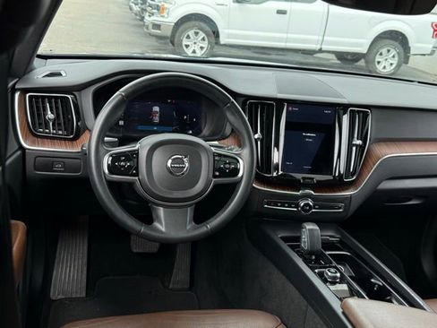 Used 2023 Volvo XC60 B5 Plus AWD/4WD image 6