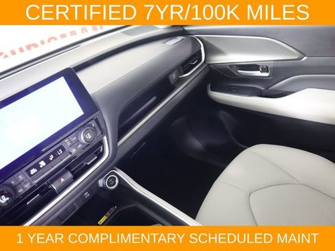 Used 2024 Toyota Grand Highlander AWD image 17