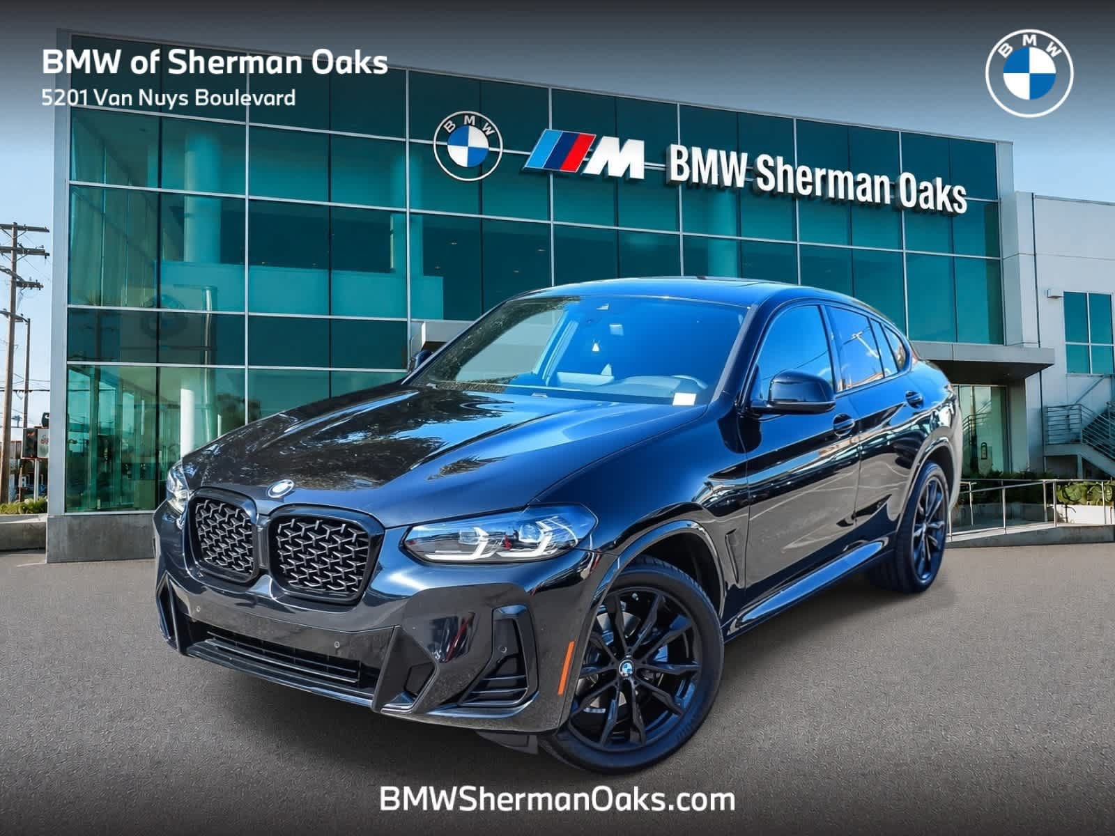 Used 2024 BMW X4 xDrive30i w/ M Sport Package AWD/4WD image 1