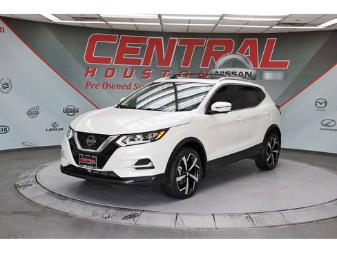 Used 2022 Nissan Rogue Sport SL FWD image 2