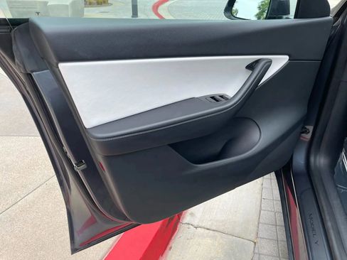 Used 2023 Tesla Model Y Long Range image 23