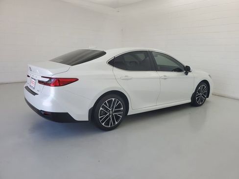 Used 2025 Toyota Camry XLE FWD image 5