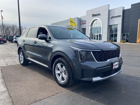 Used 2024 Kia Sorento LX image 2